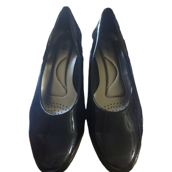 Soft Style Patent Leather Low Heel Pump NWOT Size 12 - Picture 3 of 8